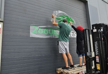 2660express-forklift-warehouse-sign-installation.jpg - 2660 Express Logística e Distribuição