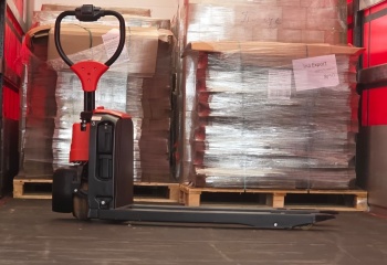 2660-express-unloading-truck-logistics.jpeg - 2660 Express Logística e Distribuição